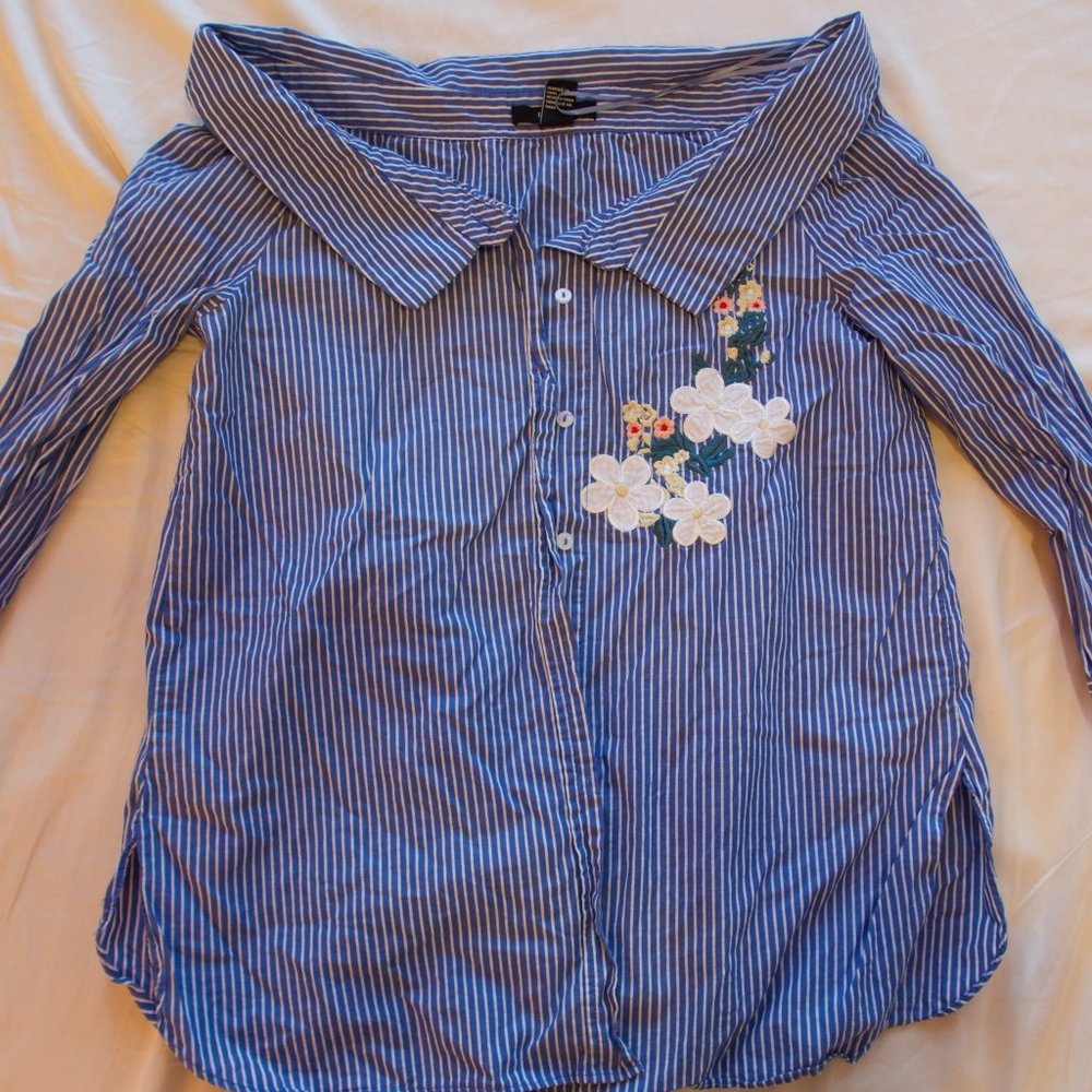 OFF THE SHOULDER STRIPED SHIRT